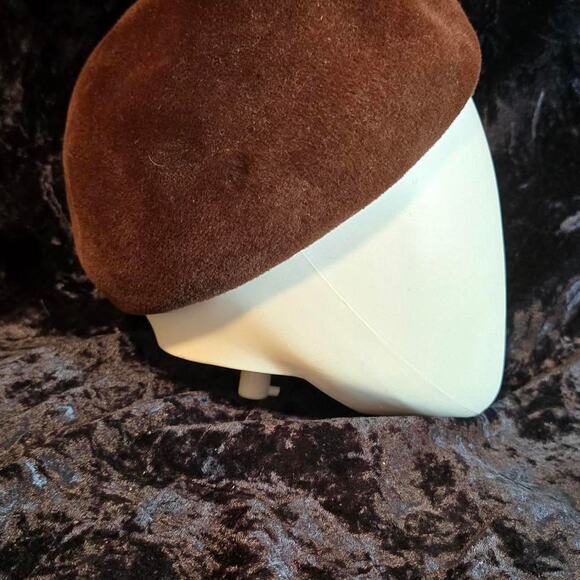Vintage 1940s/50s Union Made Merrimac Peachbloom Velour Beret by Marshall Field - Picture 3 of 6